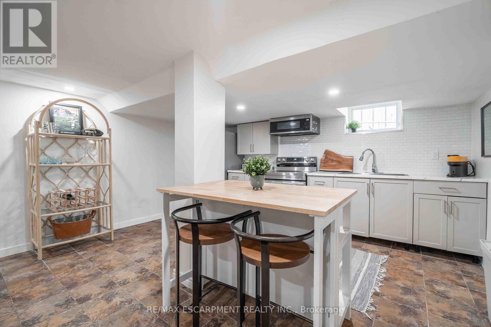 203 Wood Street E, Hamilton, ON - Indoor