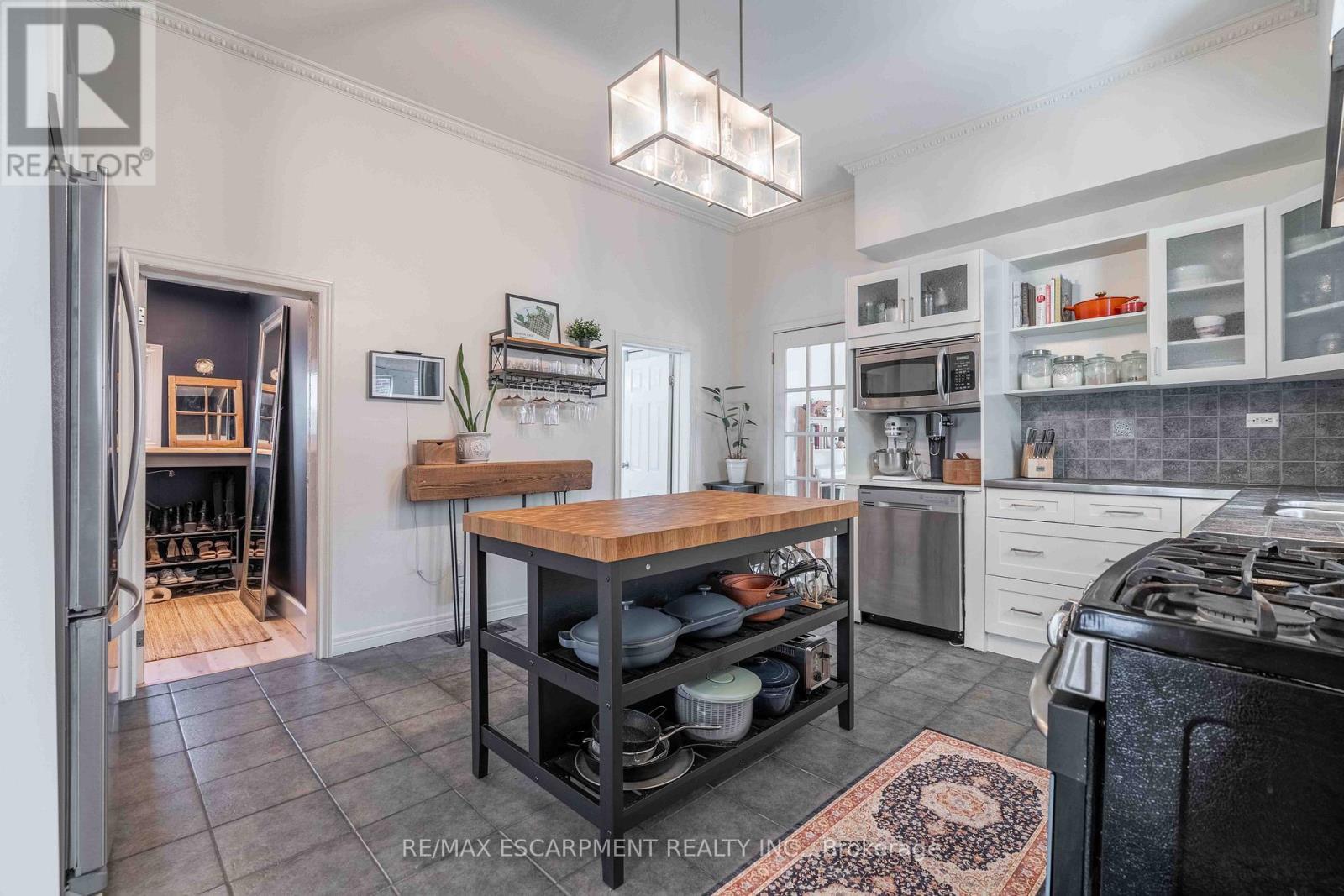 203 Wood Street E, Hamilton, ON - Indoor