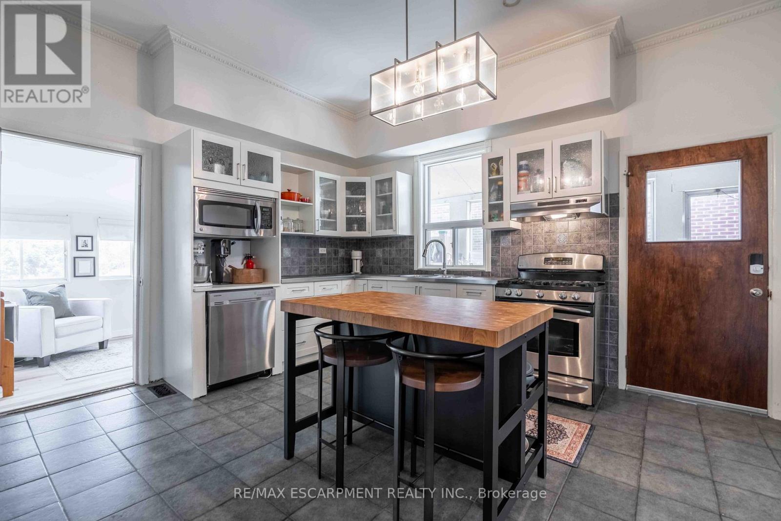 203 Wood Street E, Hamilton, ON - Indoor