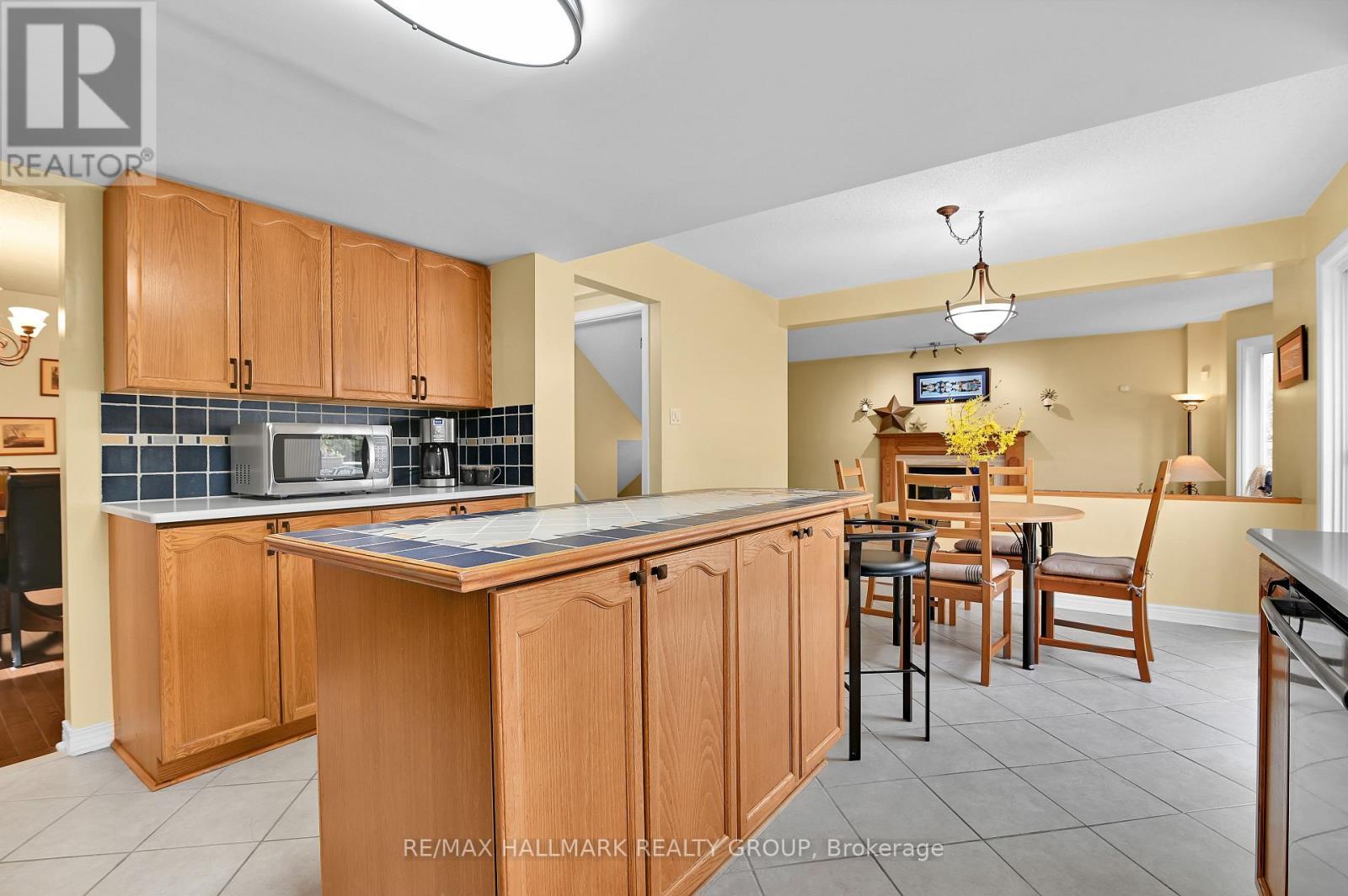 Main Level - Kitchen - 21 Hime Crescent, Ottawa, ON - Indoor Photo Showing Kitchen