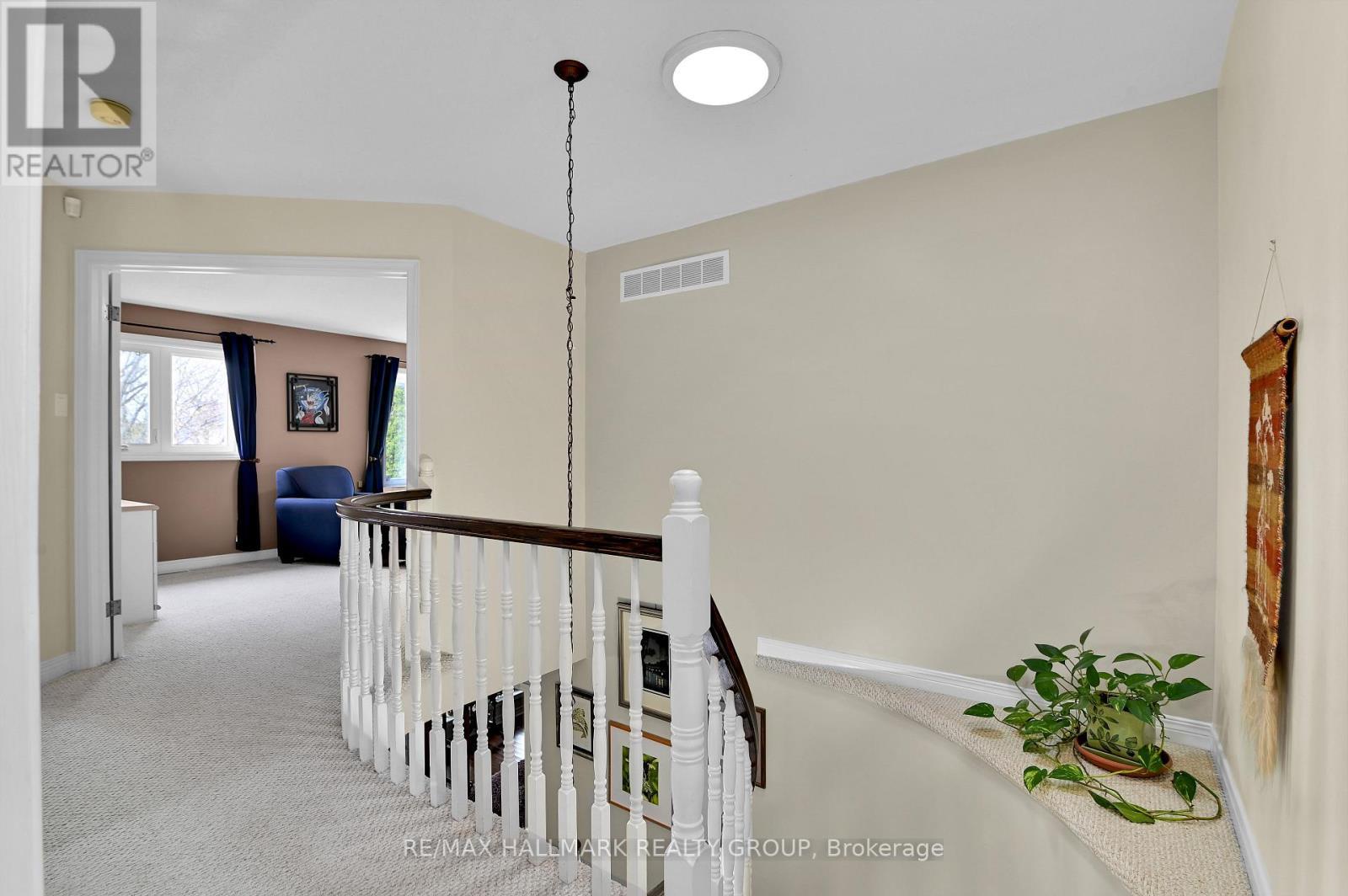 2nd Level - Hallway - 21 Hime Crescent, Ottawa, ON - Indoor Photo Showing Other Room