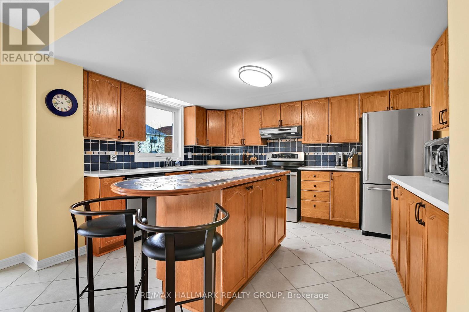 Main Level -Kitchen - 21 Hime Crescent, Ottawa, ON - Indoor Photo Showing Kitchen