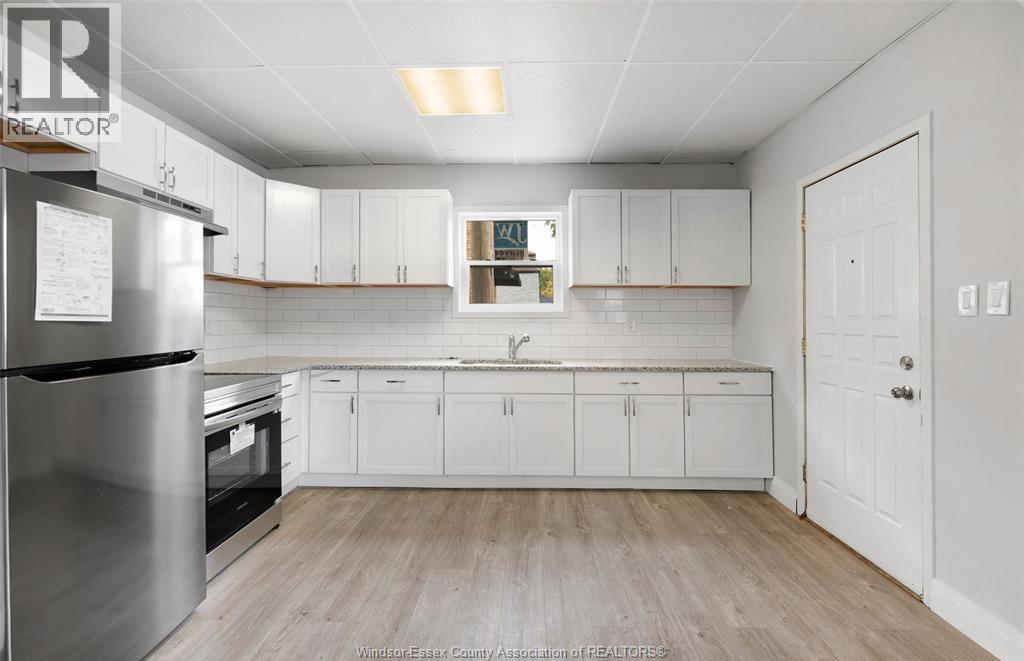 736 University East Unit# 1, Windsor, ON - Indoor Photo Showing Kitchen