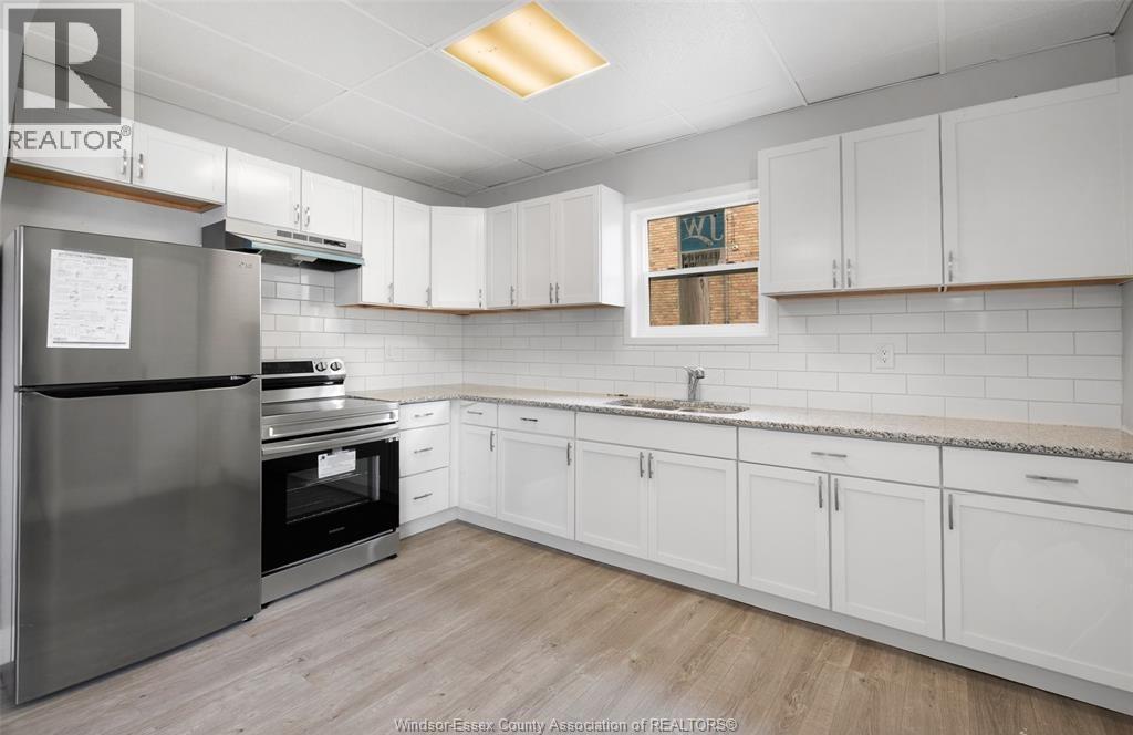 736 University East Unit# 1, Windsor, ON - Indoor Photo Showing Kitchen
