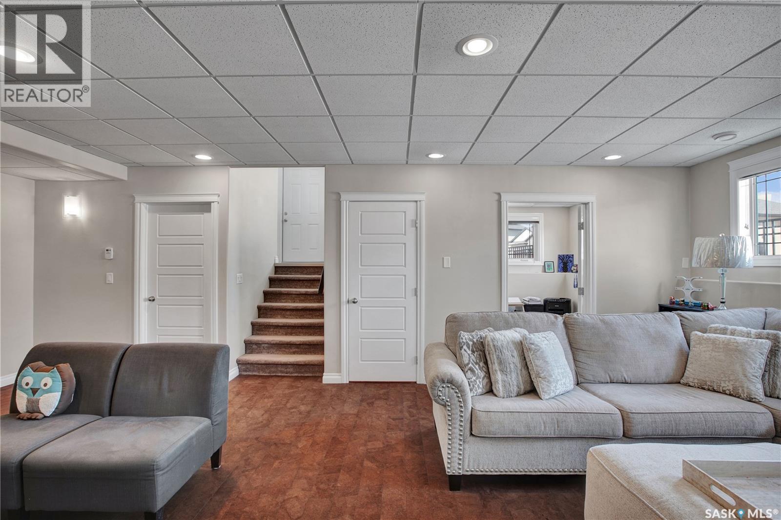 803 Salloum Crescent, Saskatoon, SK - Indoor Photo Showing Living Room