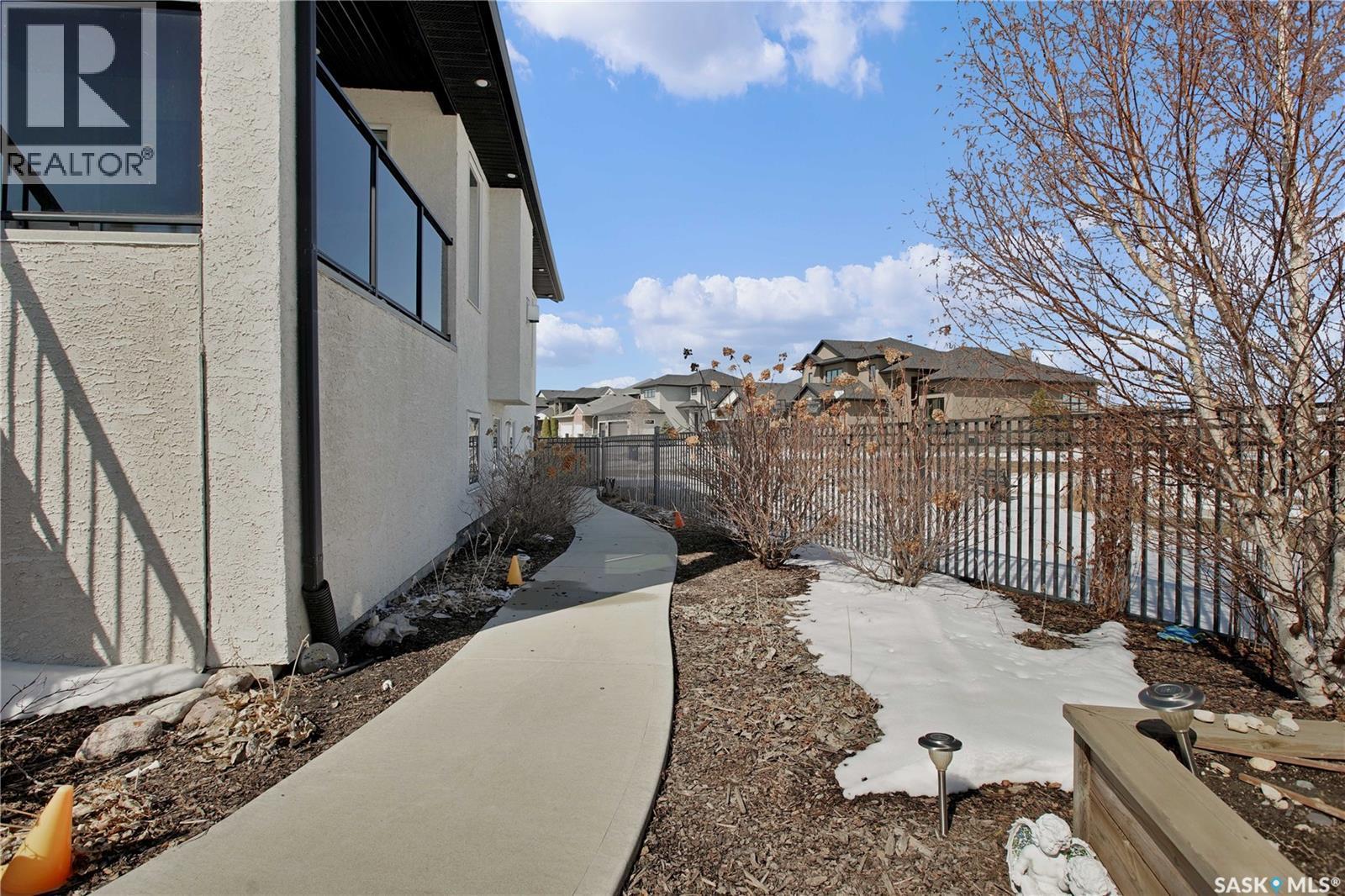 803 Salloum Crescent, Saskatoon, SK - Outdoor