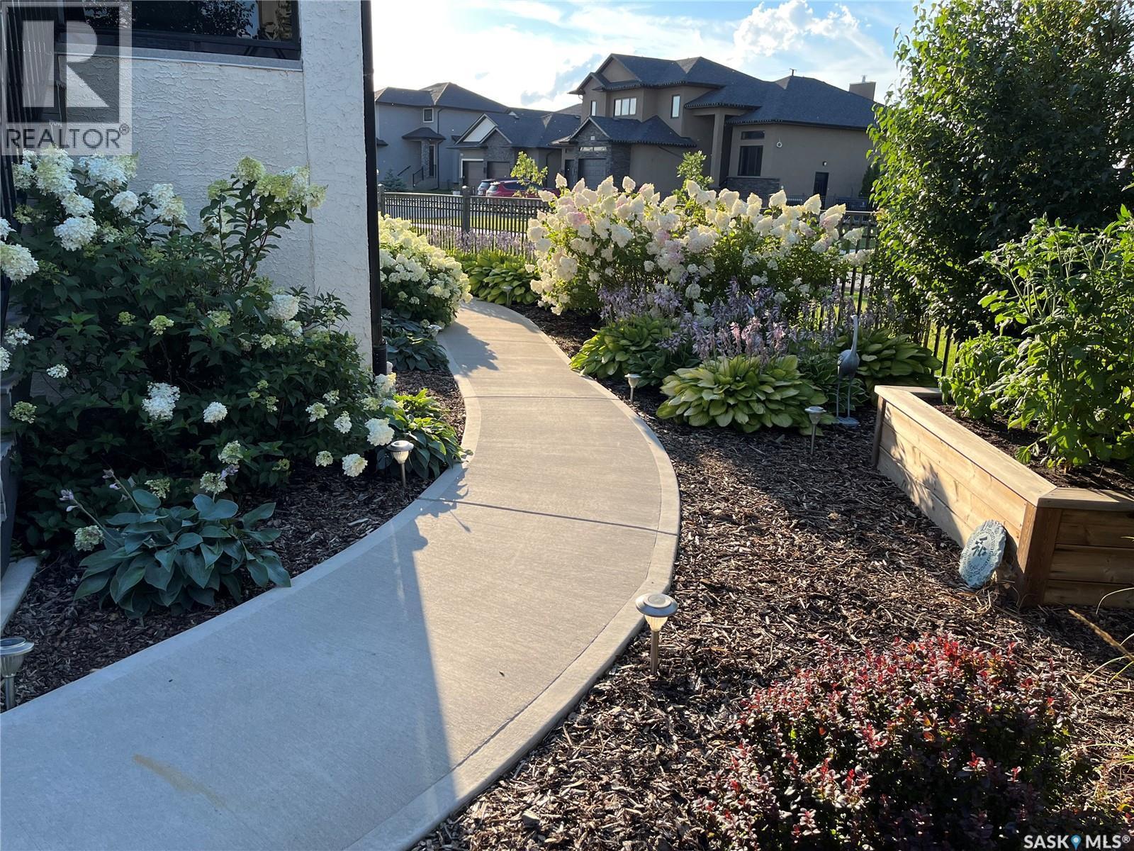 803 Salloum Crescent, Saskatoon, SK - Outdoor