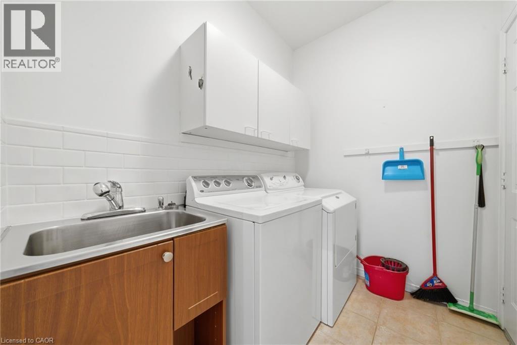46 Manitoulin Trail, Hamilton, ON - Indoor Photo Showing Laundry Room