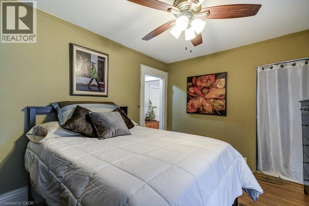 46 Sherman Avenue S, Hamilton, ON - Indoor Photo Showing Bedroom