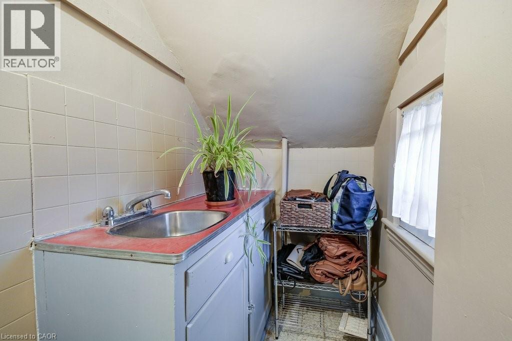 46 Sherman Avenue S, Hamilton, ON - Indoor