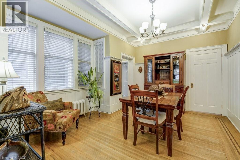 46 Sherman Avenue S, Hamilton, ON - Indoor Photo Showing Dining Room