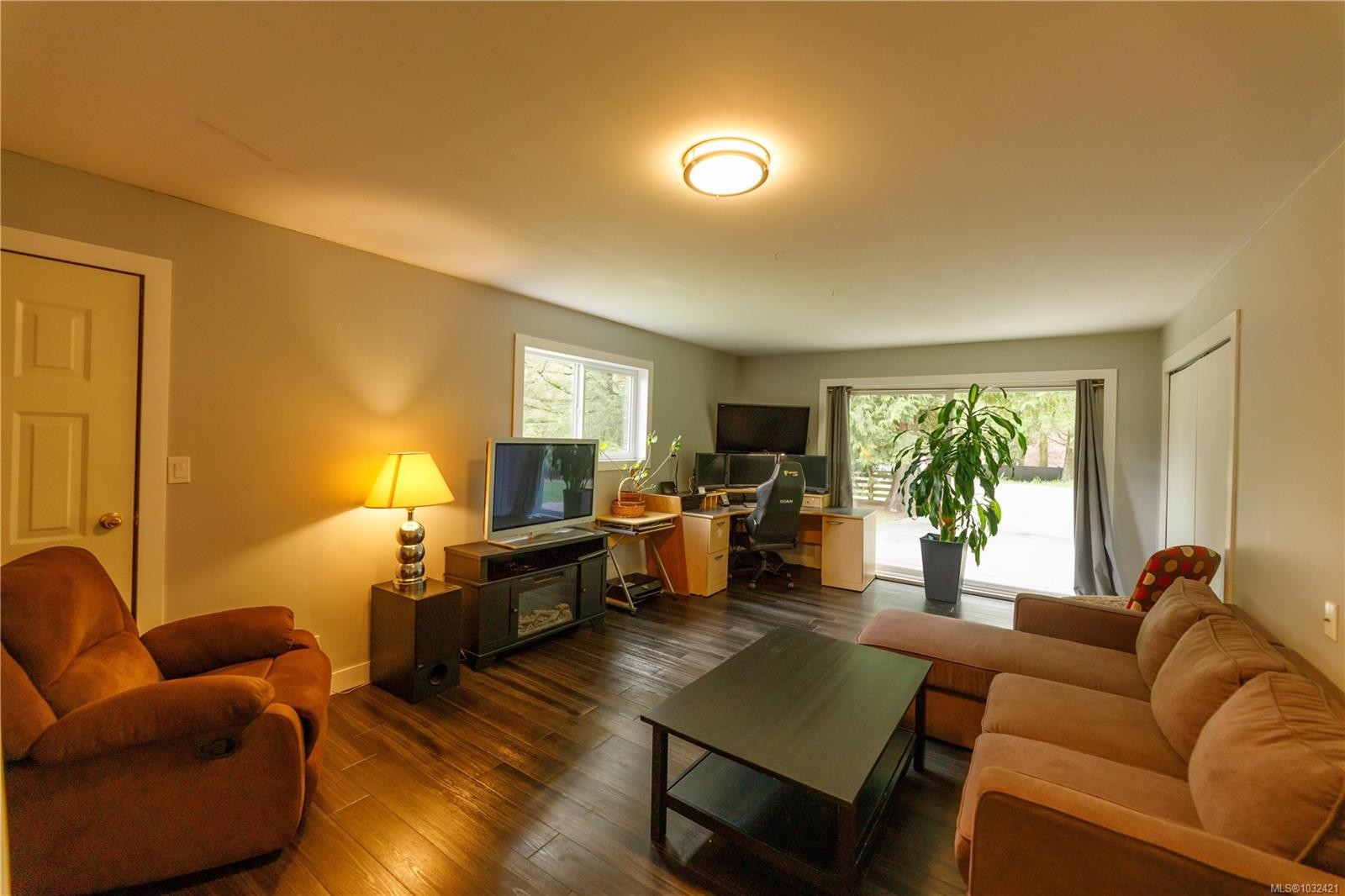 2042 Cedar Rd, Nanaimo, BC