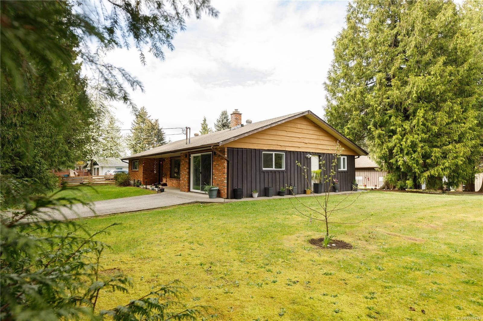 2042 Cedar Rd, Nanaimo, BC