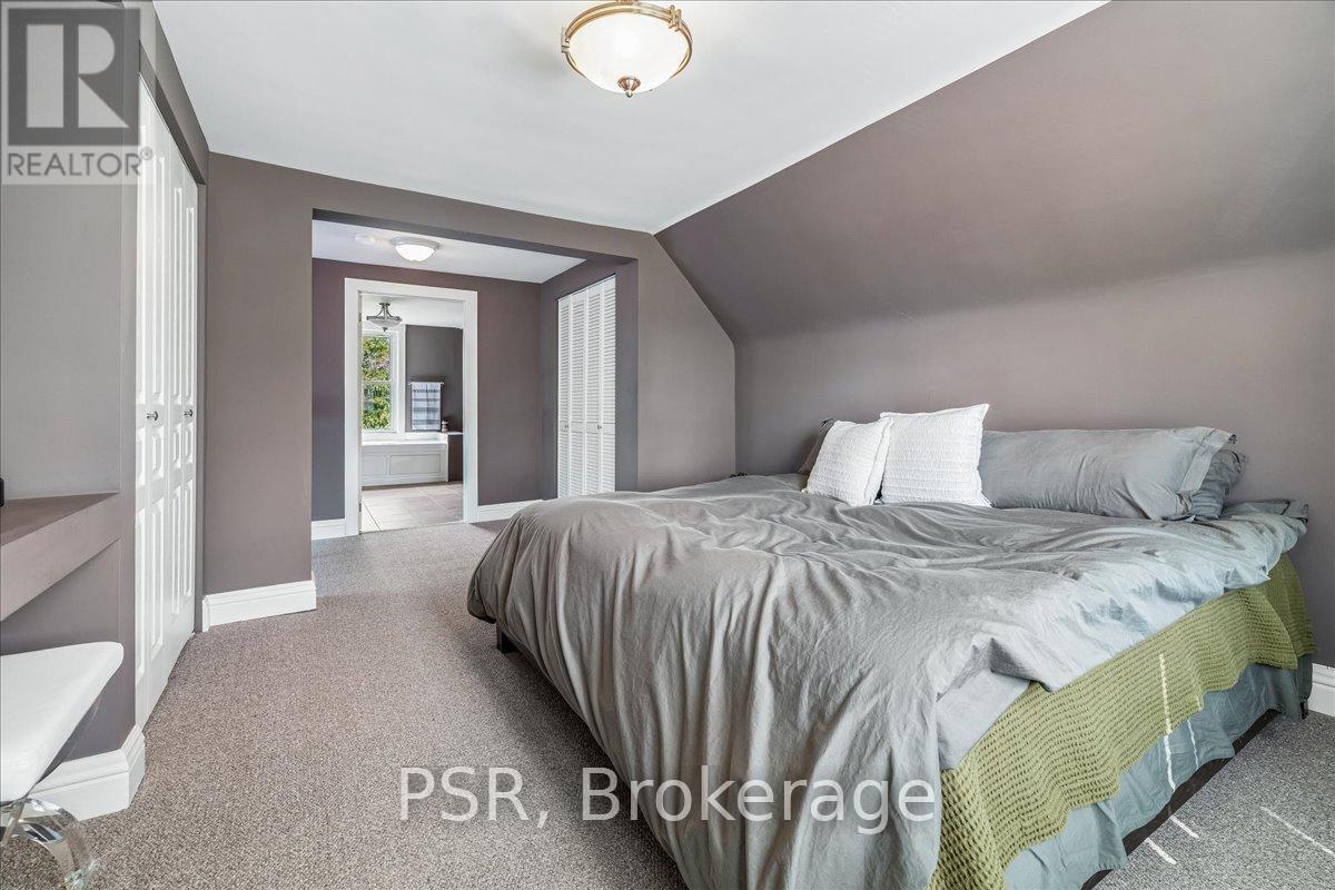 40 Stanley Avenue, Hamilton, ON - Indoor Photo Showing Bedroom