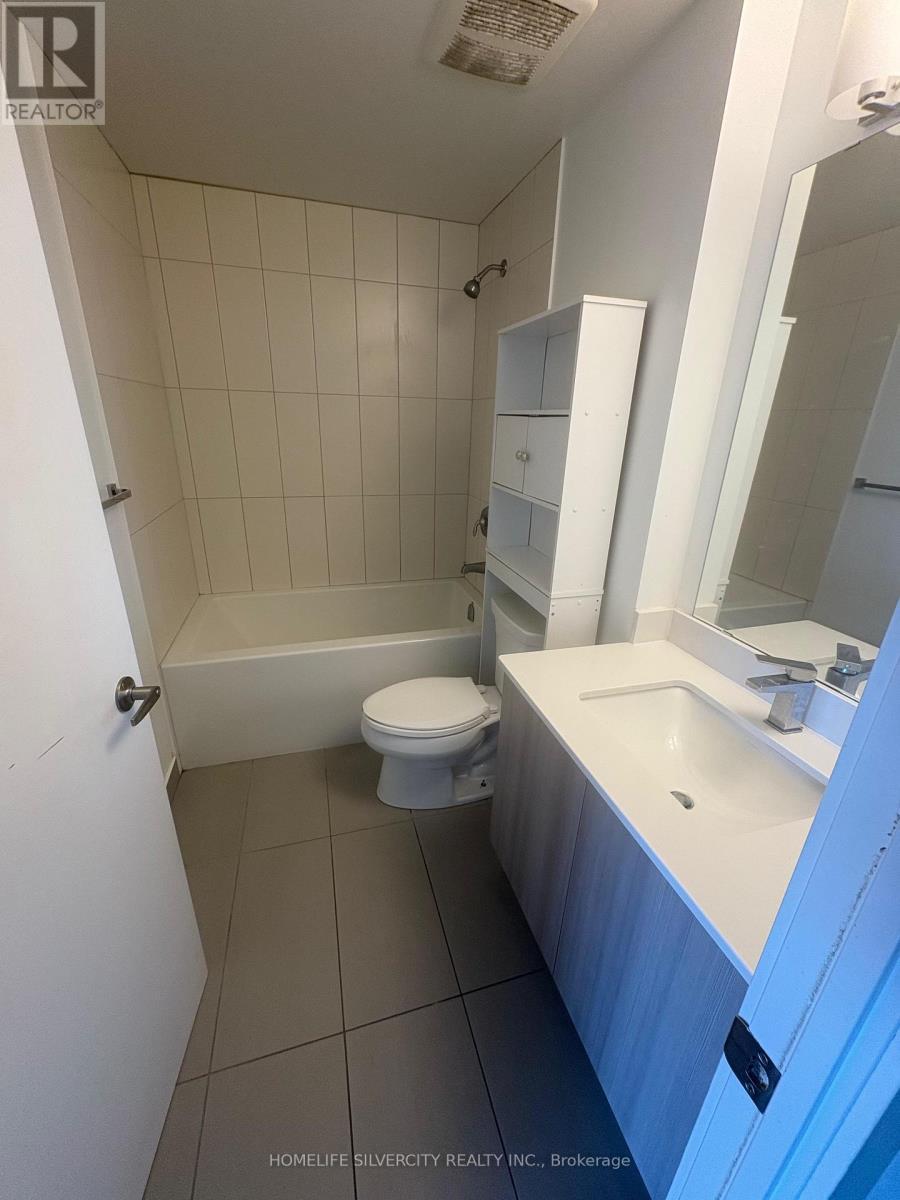 312 - 550 North Service Road, Grimsby, ON - Indoor Photo Showing Bathroom