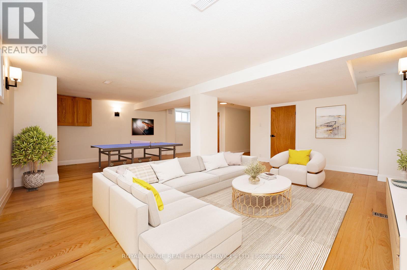 873 Sixth Street, Mississauga, ON - Indoor Photo Showing Living Room