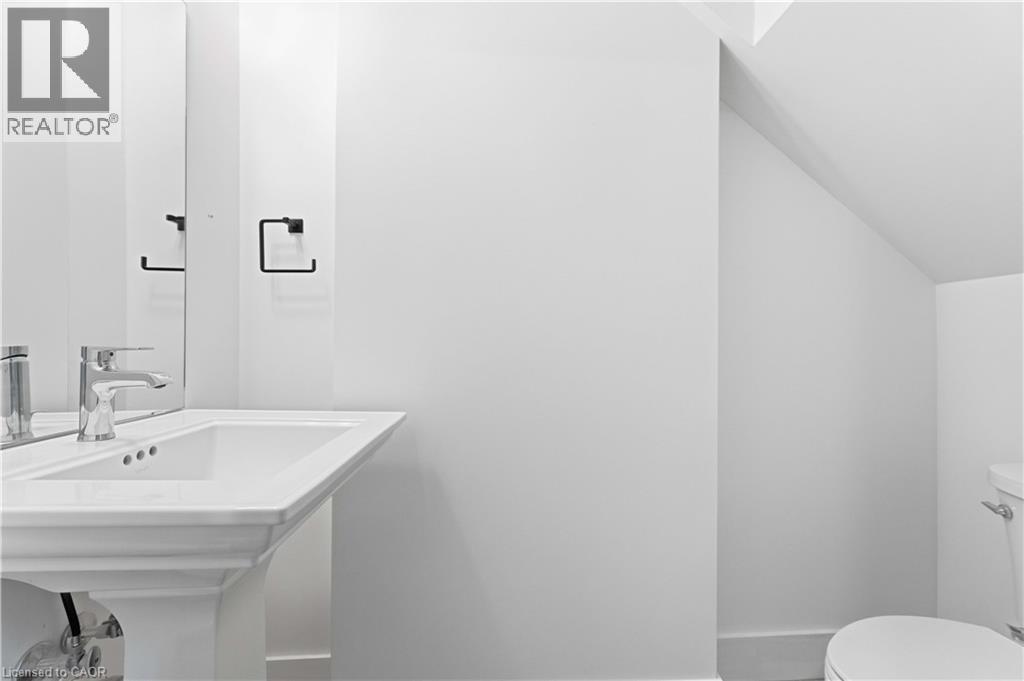 2782 Barton Street E Unit# 108, Hamilton, ON - Indoor Photo Showing Bathroom