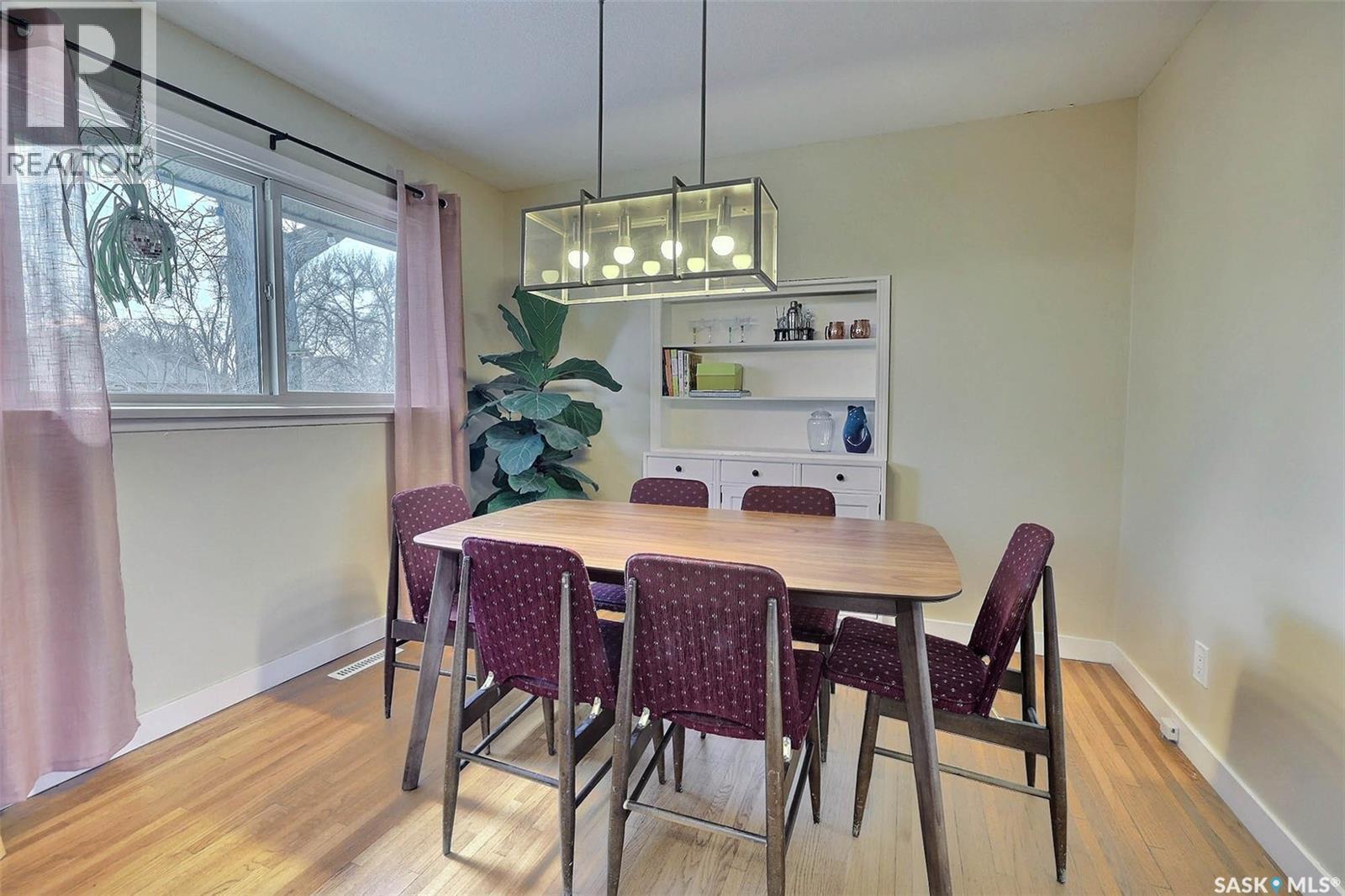 617 Mullin Avenue E, Regina, SK - Indoor Photo Showing Dining Room