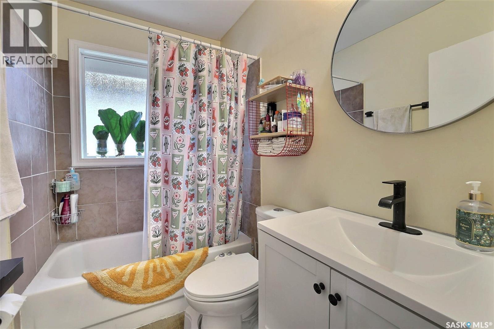 617 Mullin Avenue E, Regina, SK - Indoor Photo Showing Bathroom