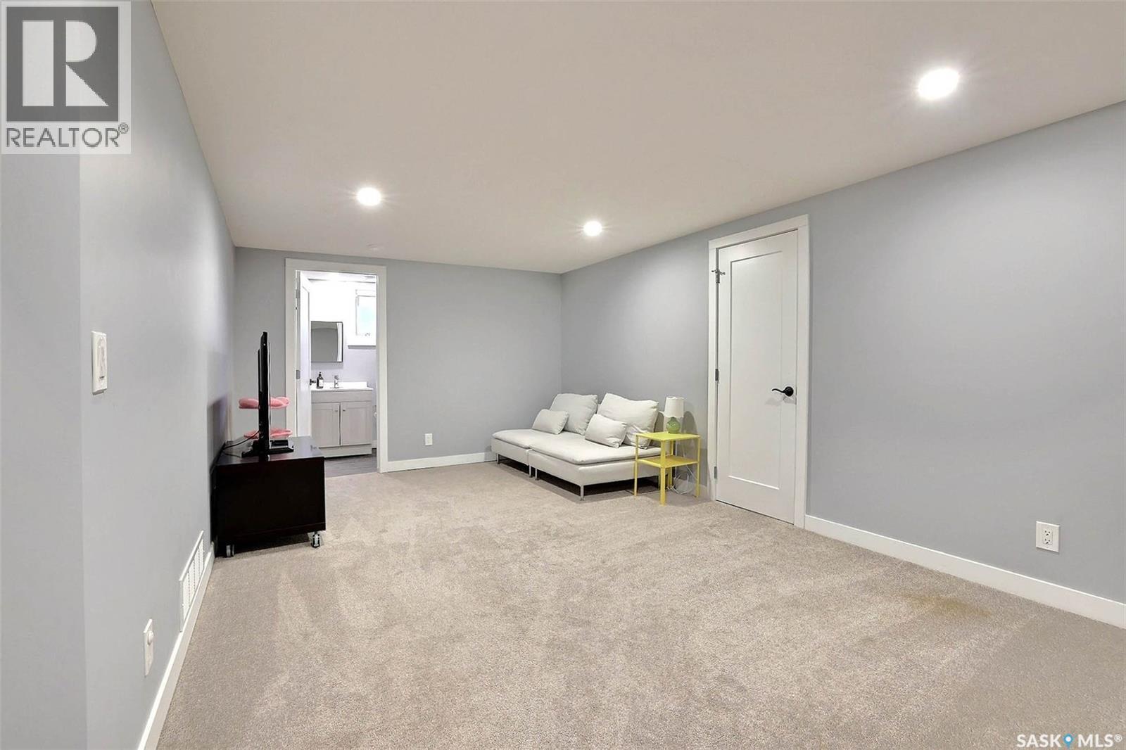 617 Mullin Avenue E, Regina, SK - Indoor