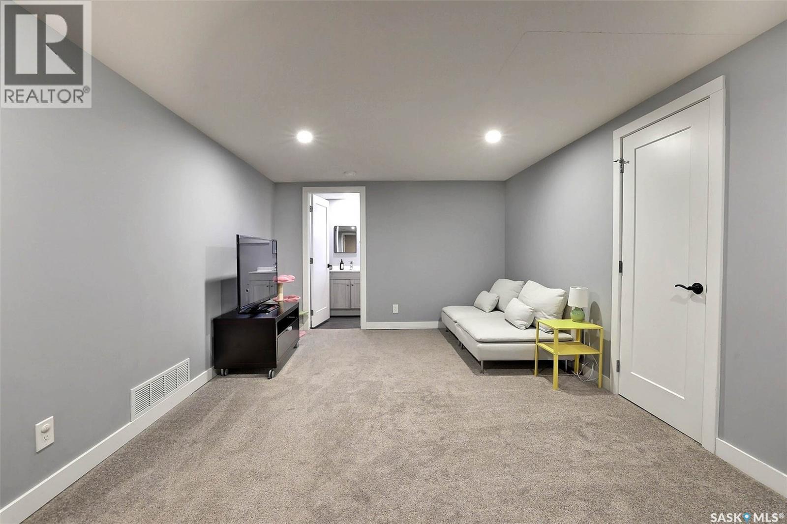 617 Mullin Avenue E, Regina, SK - Indoor