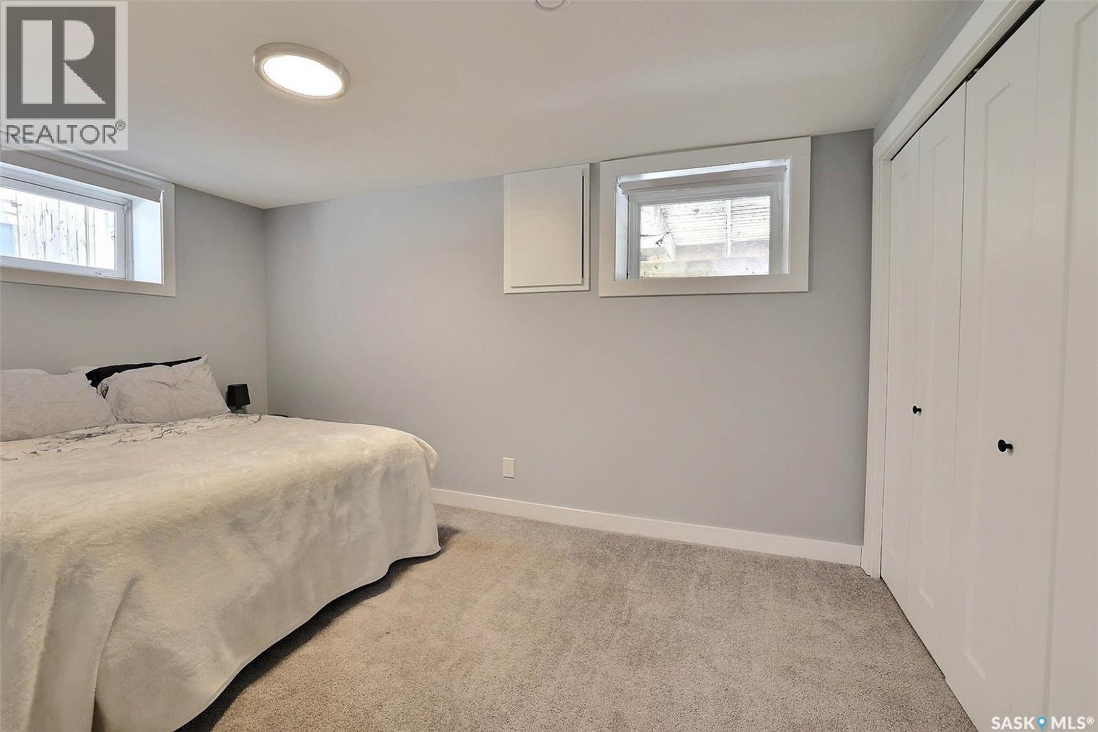 617 Mullin Avenue E, Regina, SK - Indoor Photo Showing Bedroom