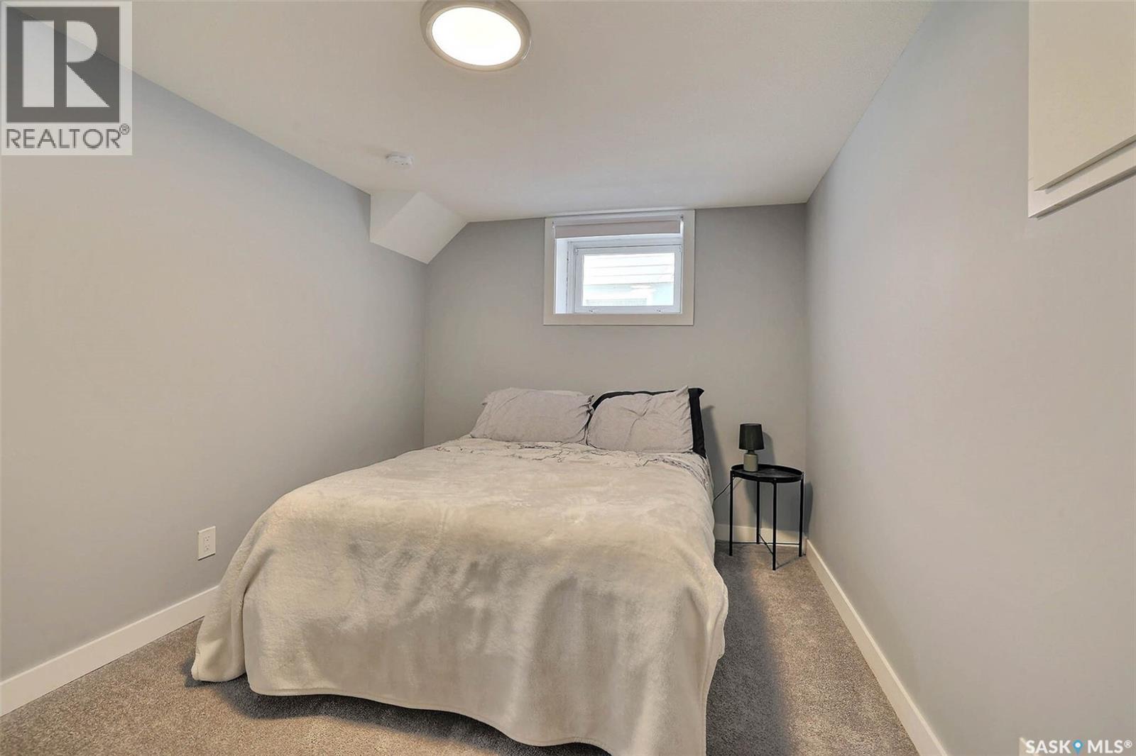 617 Mullin Avenue E, Regina, SK - Indoor Photo Showing Bedroom