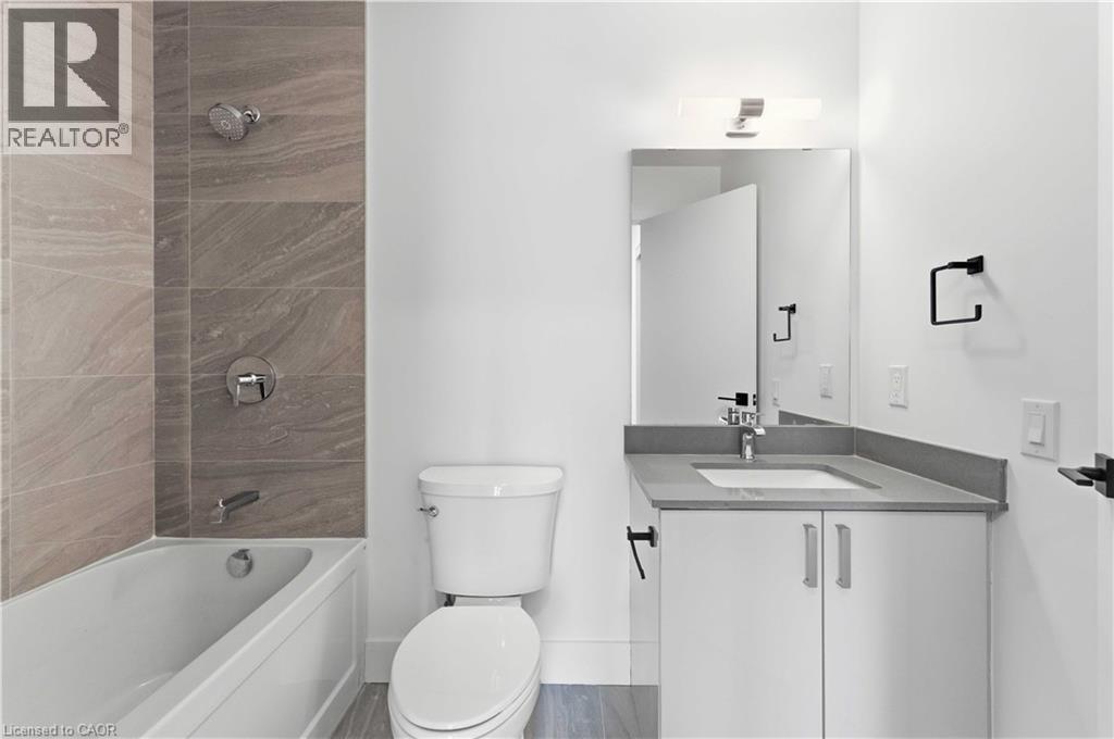 2782 Barton Street E Unit# 1017, Hamilton, ON - Indoor Photo Showing Bathroom