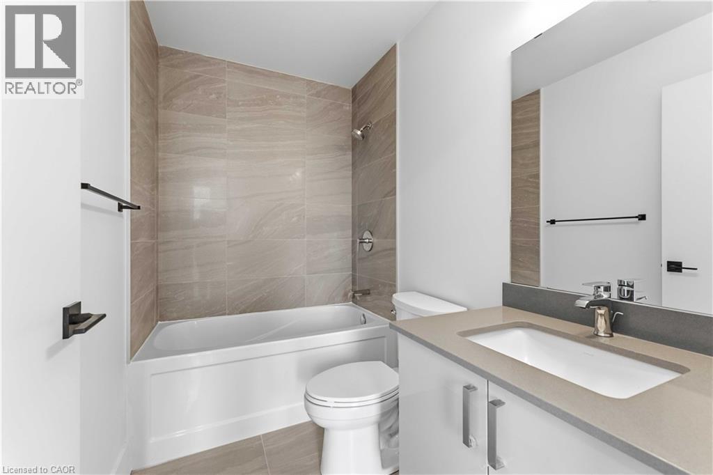 2782 Barton Street E Unit# 1017, Hamilton, ON - Indoor Photo Showing Bathroom