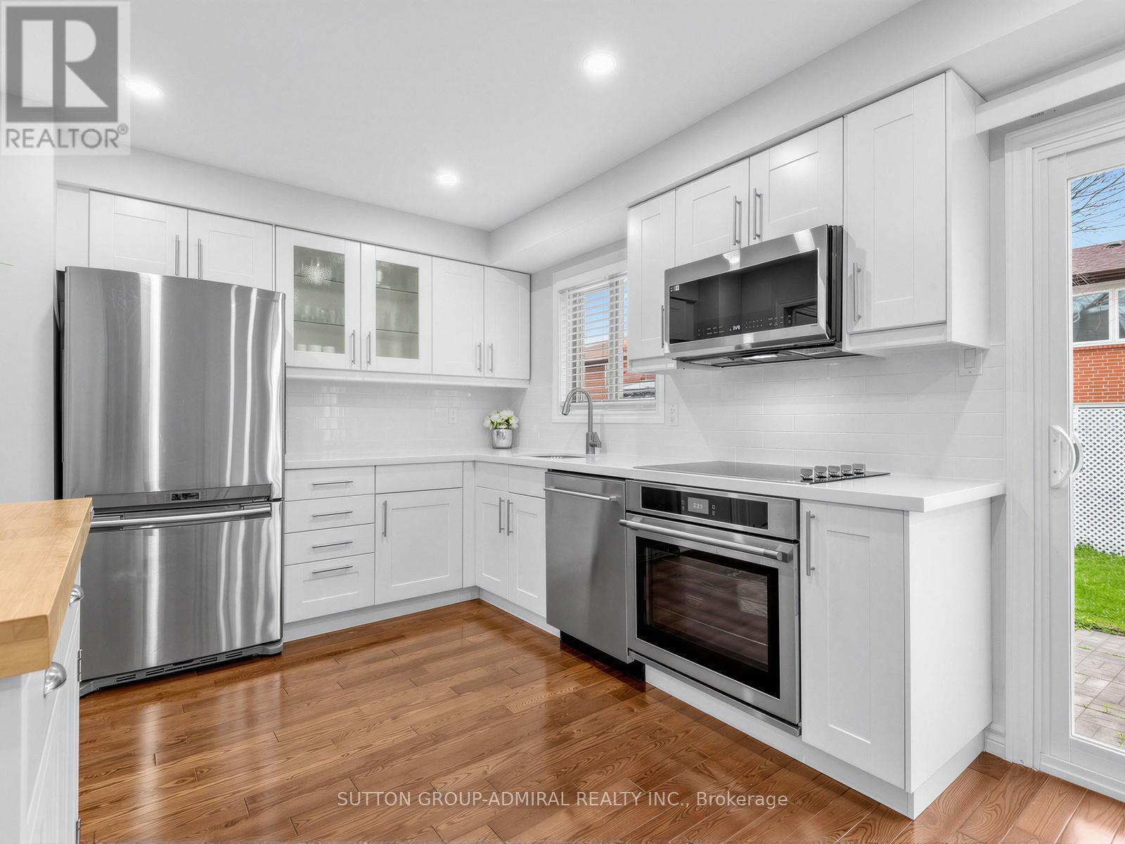 155 Mabley Crescent, Vaughan, ON - Indoor Photo Showing Kitchen With Stainless Steel Kitchen