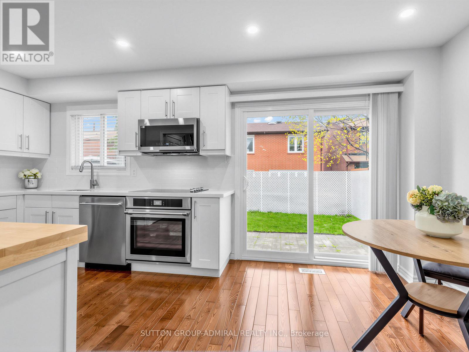 155 Mabley Crescent, Vaughan, ON - Indoor Photo Showing Kitchen