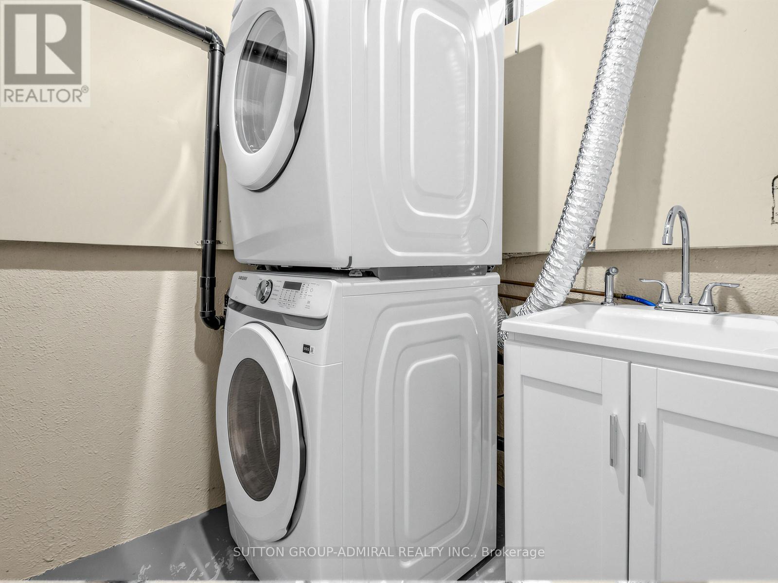 155 Mabley Crescent, Vaughan, ON - Indoor Photo Showing Laundry Room