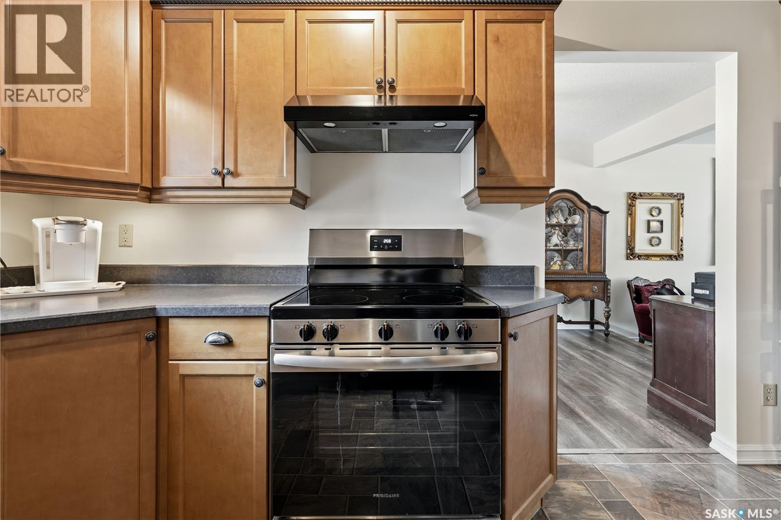 110 Mccarthy Boulevard N, Regina, SK - Indoor Photo Showing Kitchen