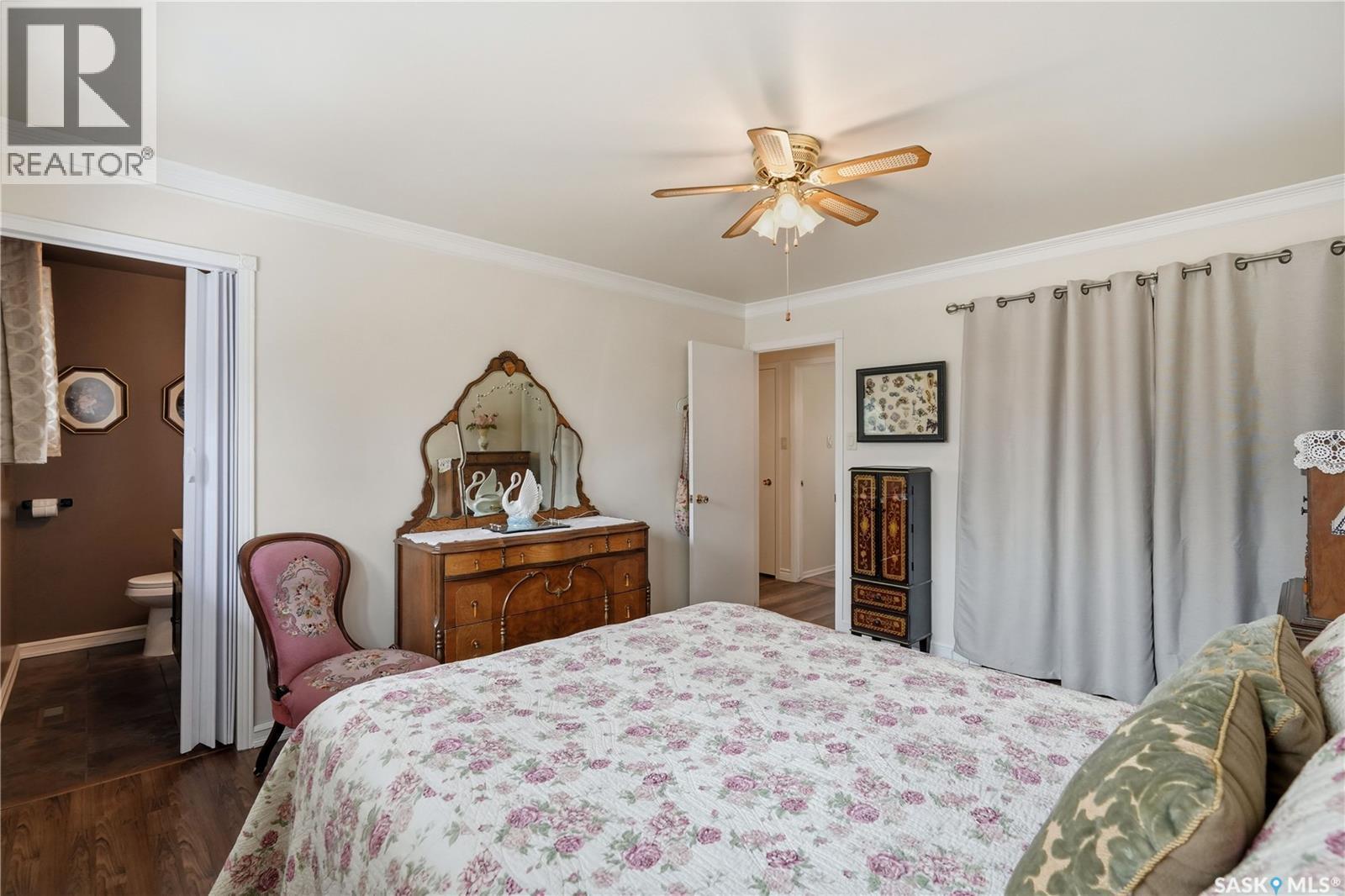 110 Mccarthy Boulevard N, Regina, SK - Indoor Photo Showing Bedroom
