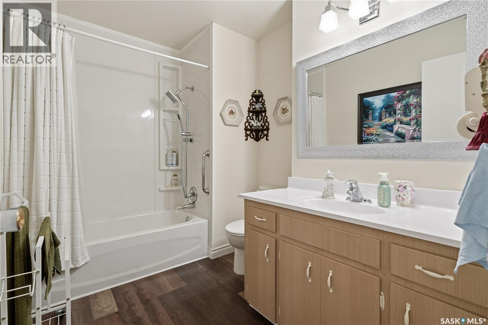 110 Mccarthy Boulevard N, Regina, SK - Indoor Photo Showing Bathroom