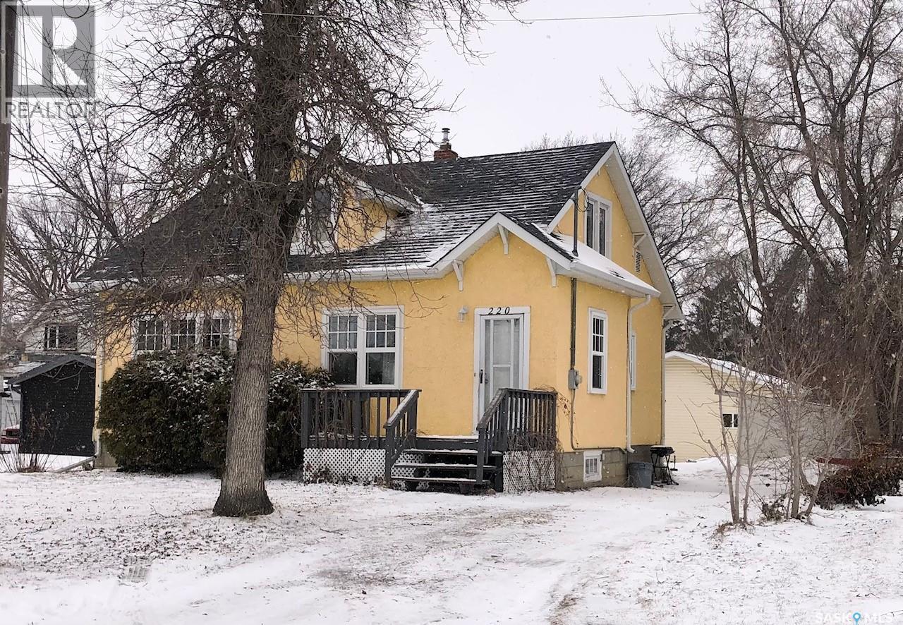 220 Eighth Avenue E, Canora, SK - Outdoor