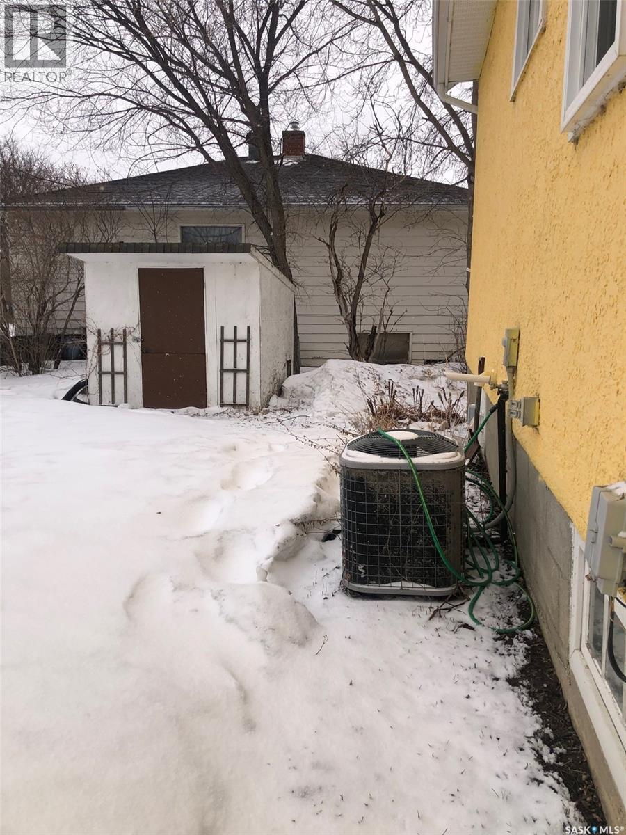 220 Eighth Avenue E, Canora, SK - Outdoor