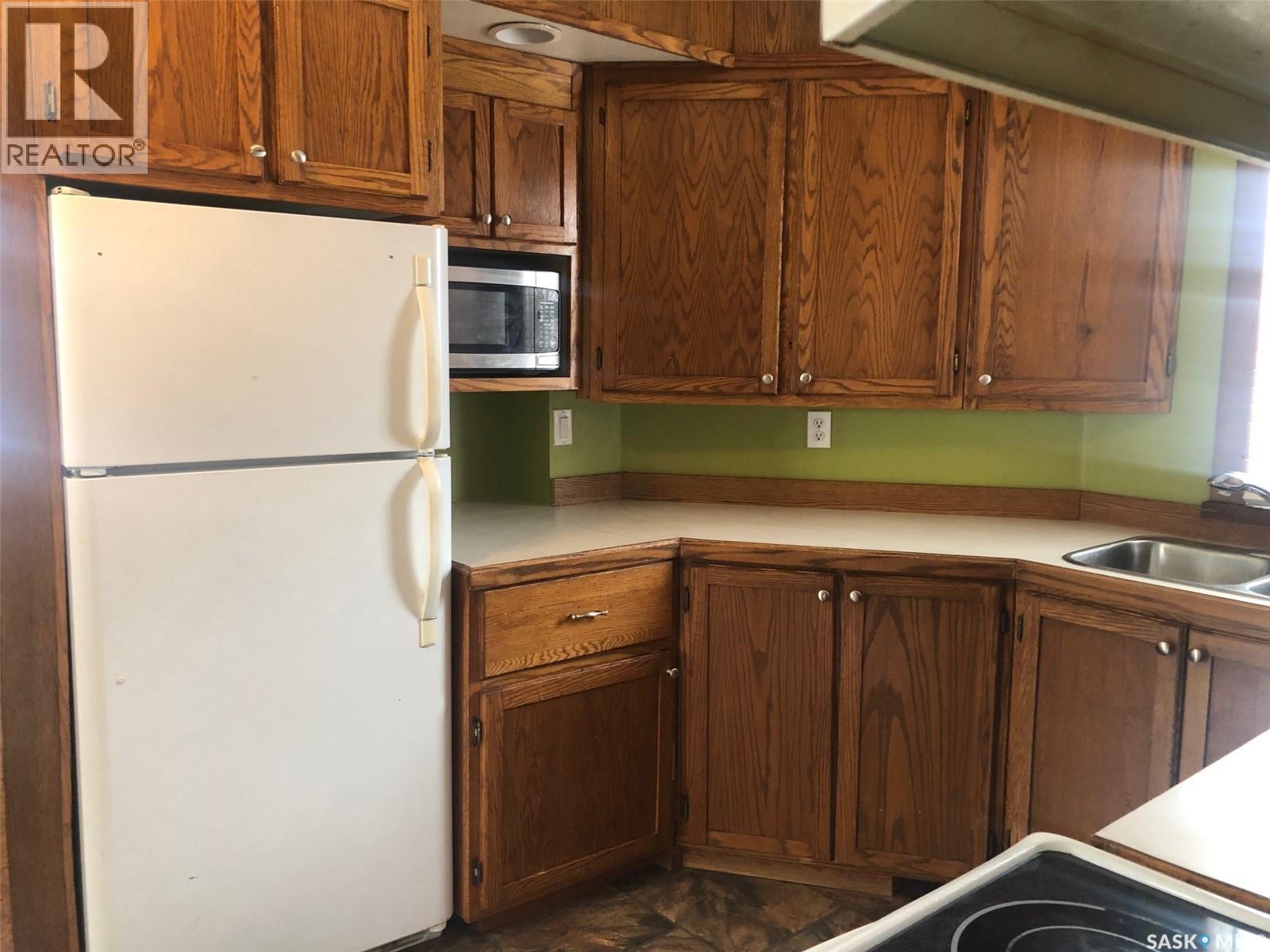 220 Eighth Avenue E, Canora, SK - Indoor Photo Showing Kitchen