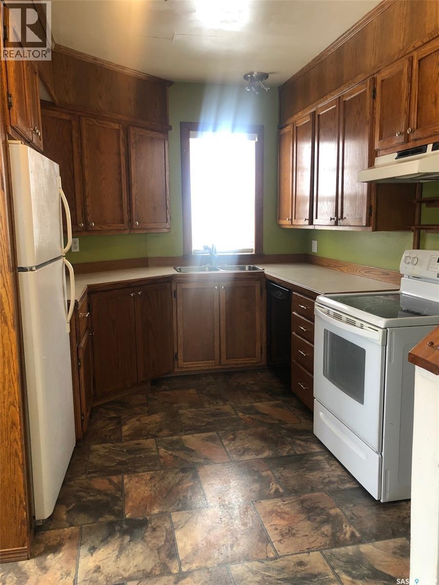 220 Eighth Avenue E, Canora, SK - Indoor Photo Showing Kitchen