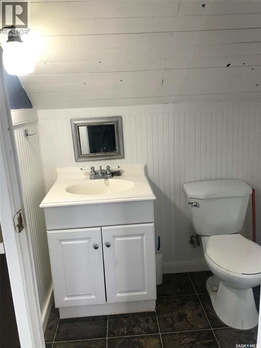 220 Eighth Avenue E, Canora, SK - Indoor Photo Showing Bathroom