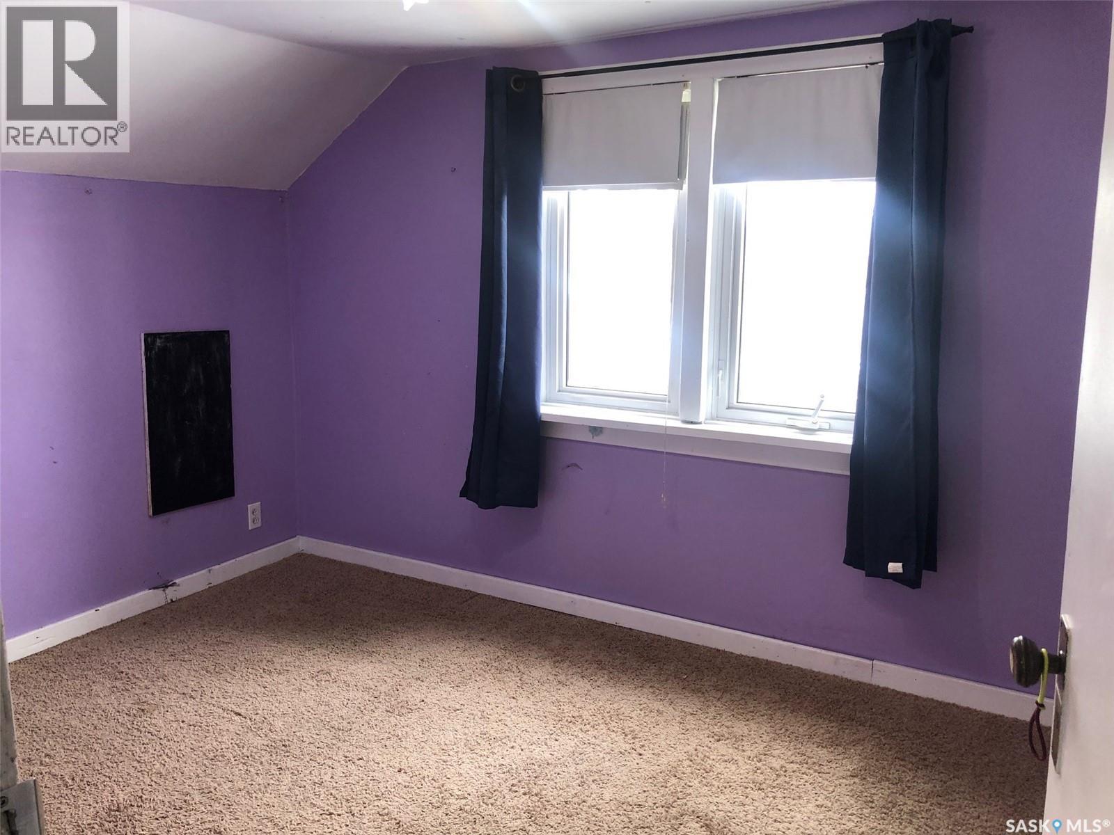220 Eighth Avenue E, Canora, SK - Indoor