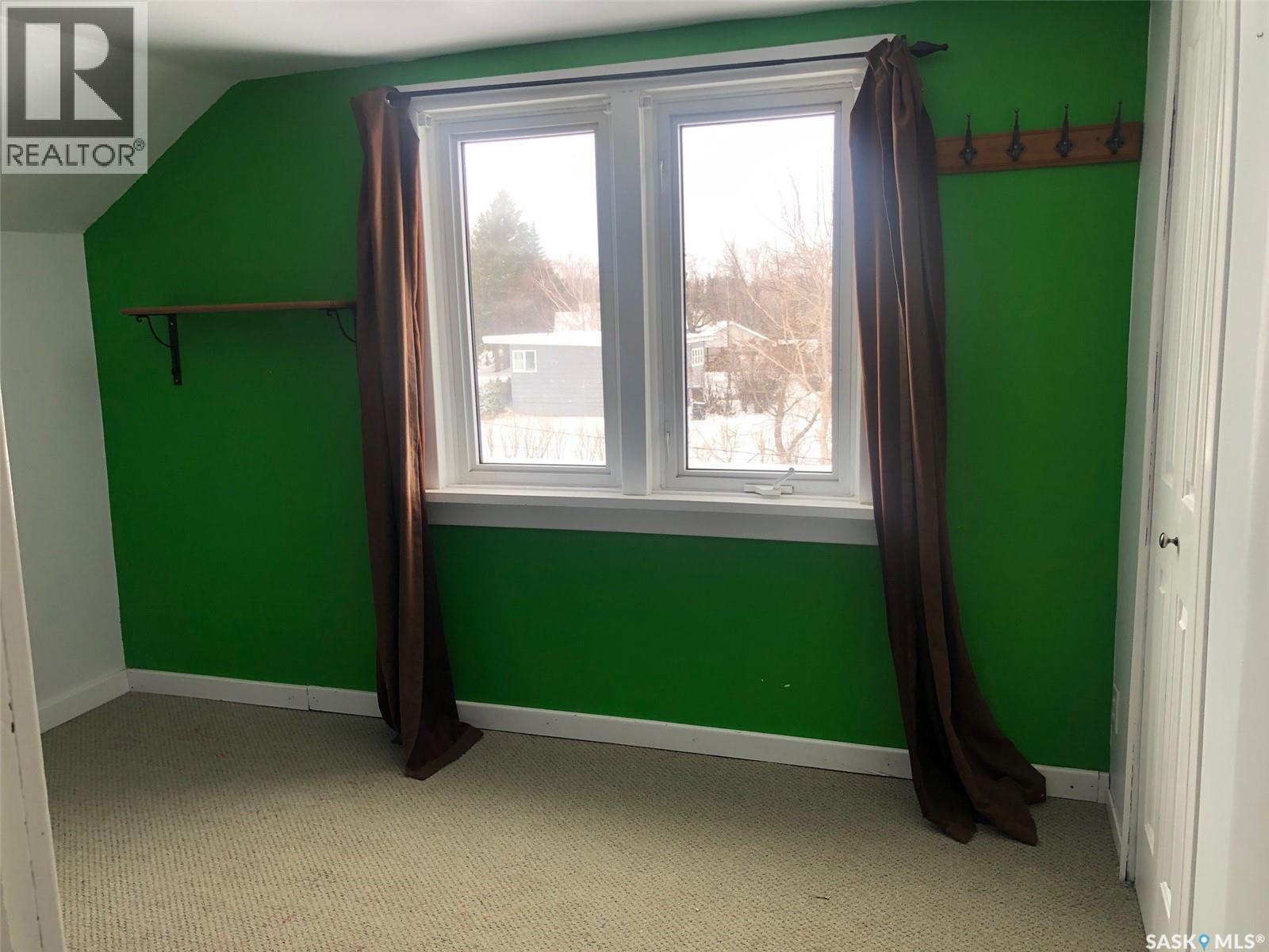 220 Eighth Avenue E, Canora, SK - Indoor