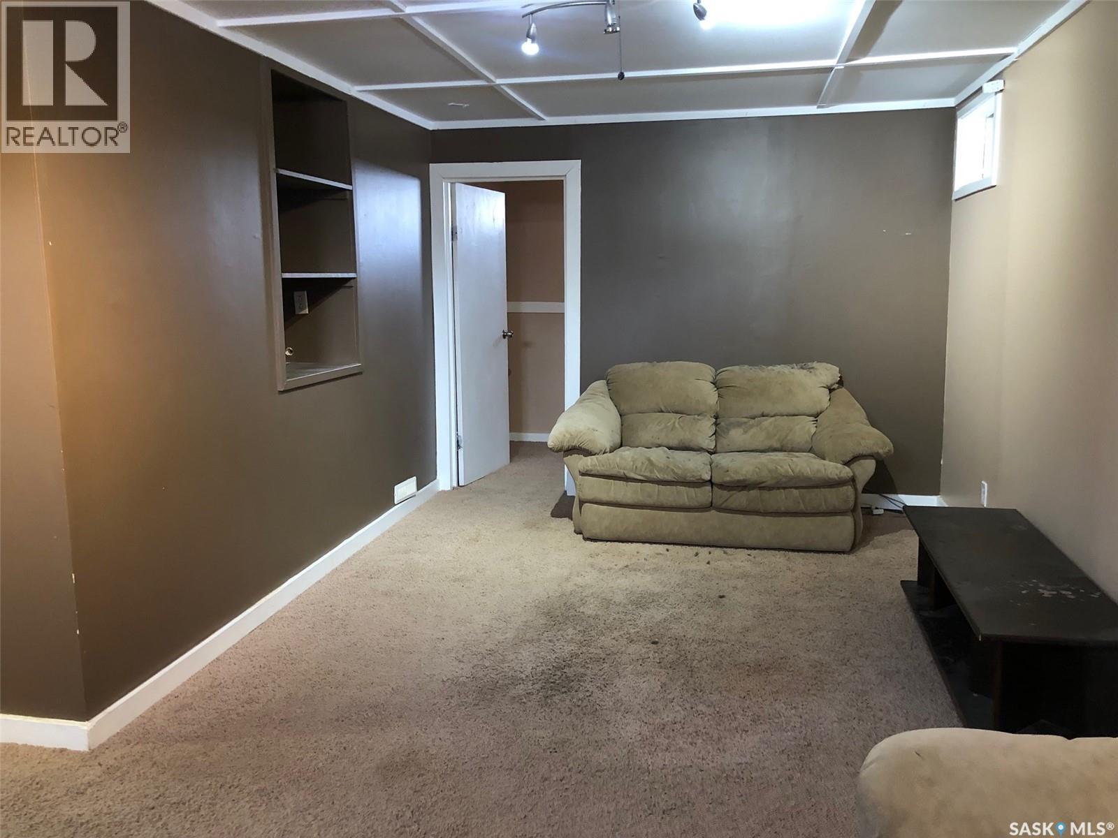 220 Eighth Avenue E, Canora, SK - Indoor