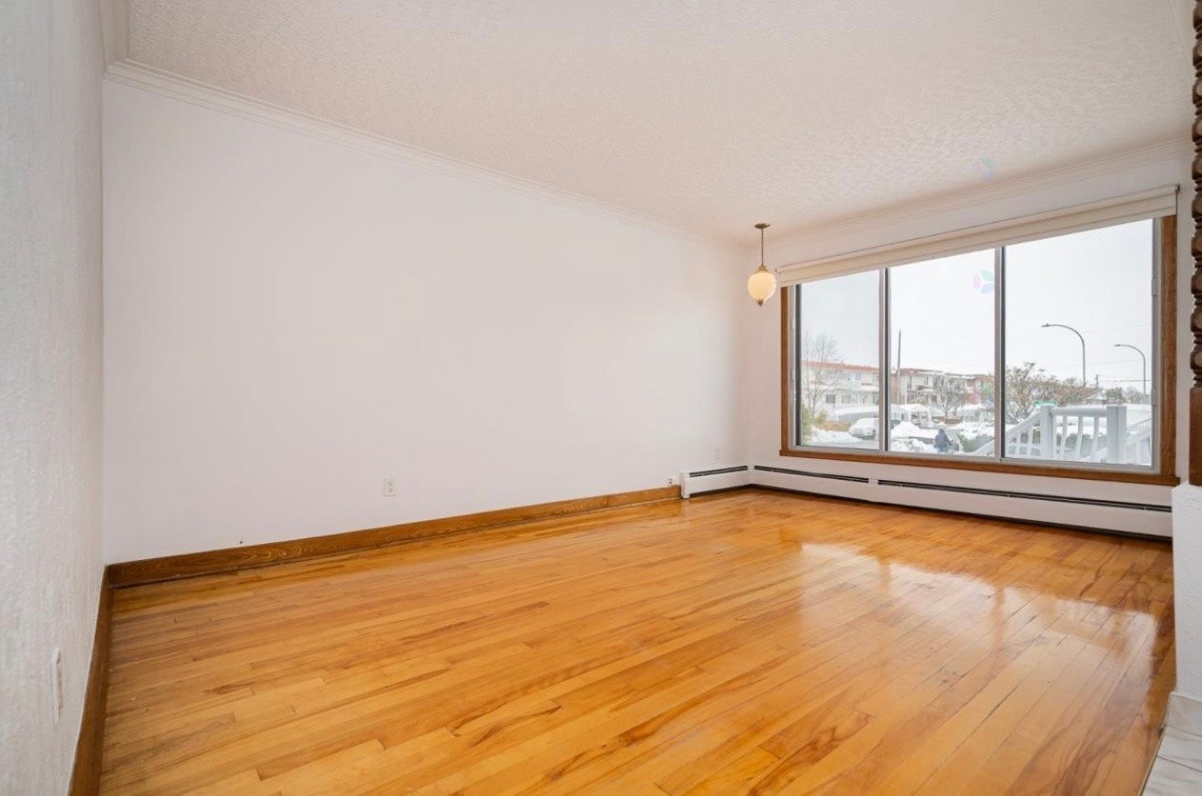 Living Room - 8502 Rue Chauveau, Montréal (Saint-Léonard), QC - Indoor Photo Showing Other Room