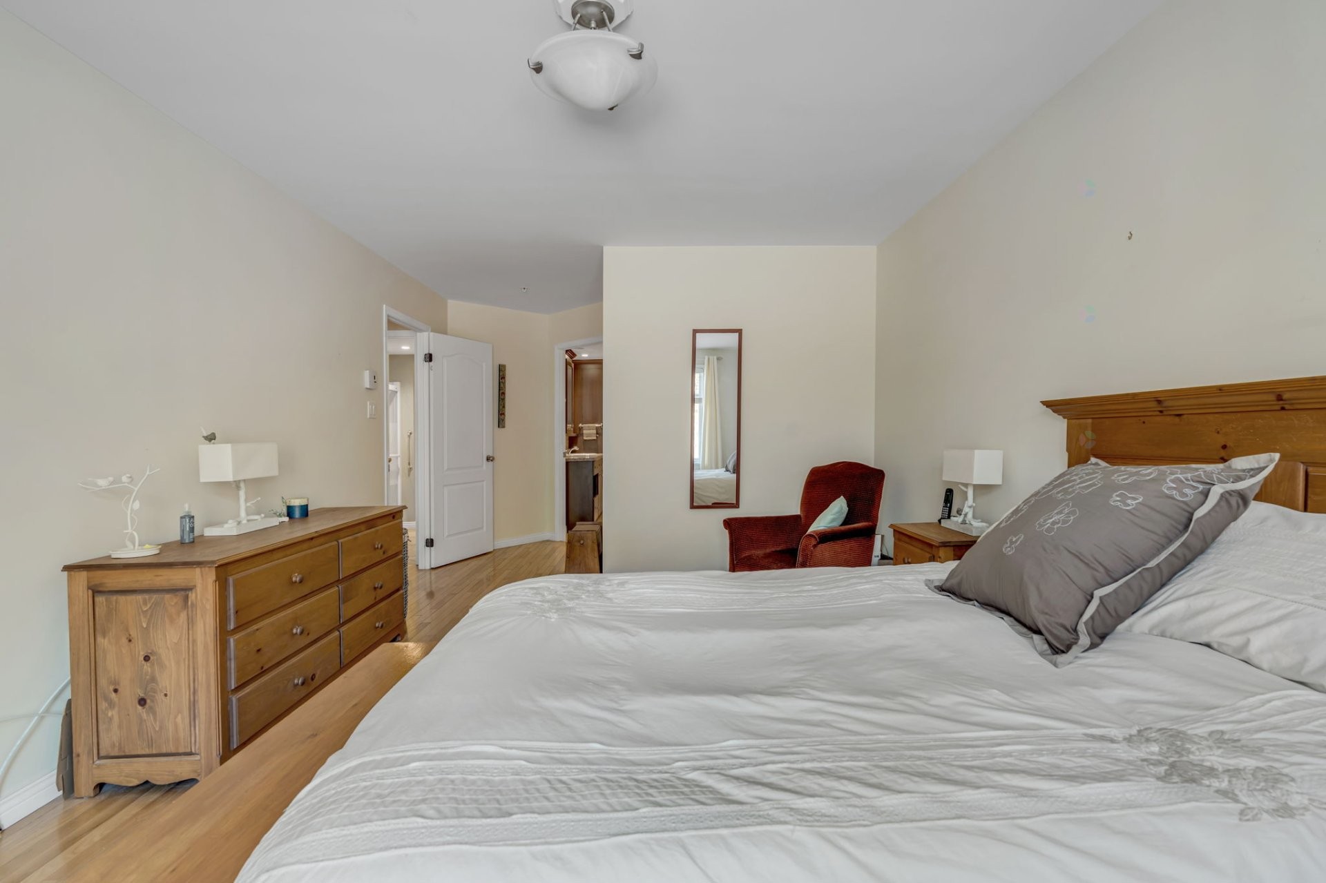 Chambre à coucher principale - 205-910 Rue Valentin, Québec (Sainte-Foy/Sillery/Cap-Rouge), QC - Indoor Photo Showing Bedroom
