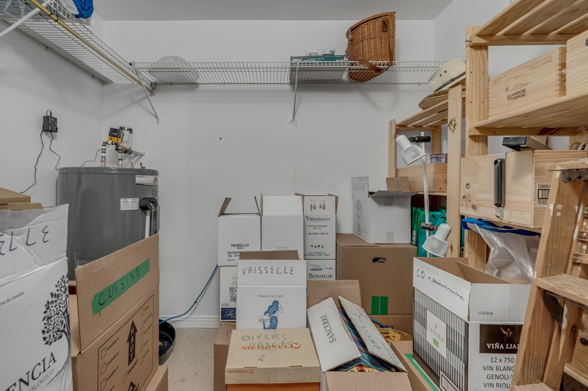 Rangement - 205-910 Rue Valentin, Québec (Sainte-Foy/Sillery/Cap-Rouge), QC - Indoor Photo Showing Garage