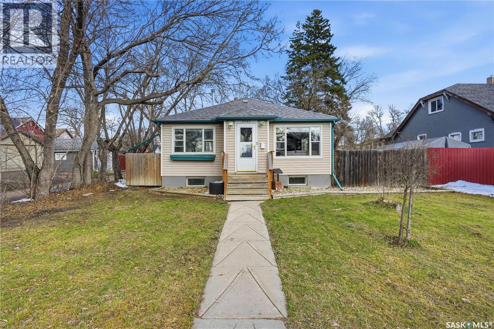 2425 Atkinson Street, Regina, SK - Outdoor