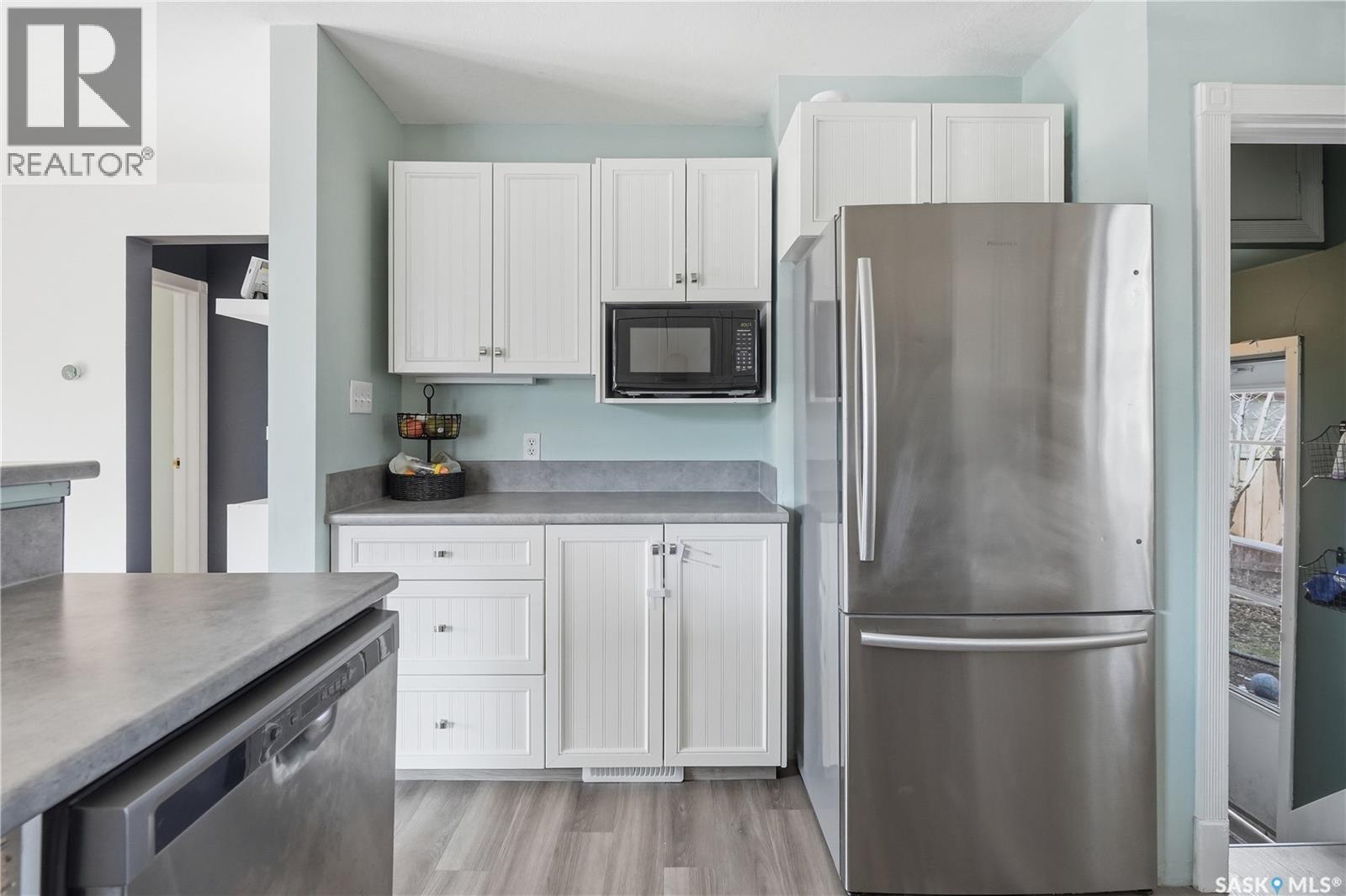 2425 Atkinson Street, Regina, SK - Indoor Photo Showing Kitchen