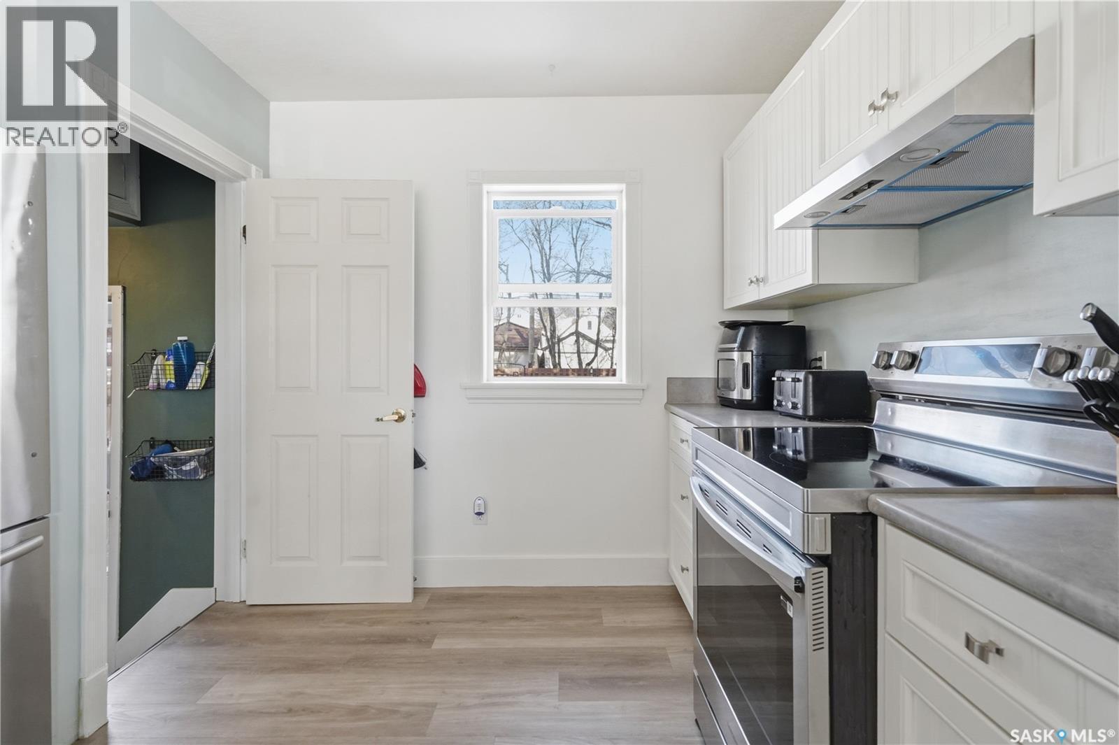 2425 Atkinson Street, Regina, SK - Indoor Photo Showing Kitchen