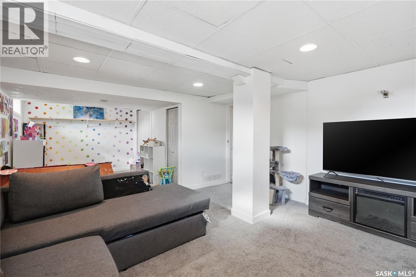 2425 Atkinson Street, Regina, SK - Indoor